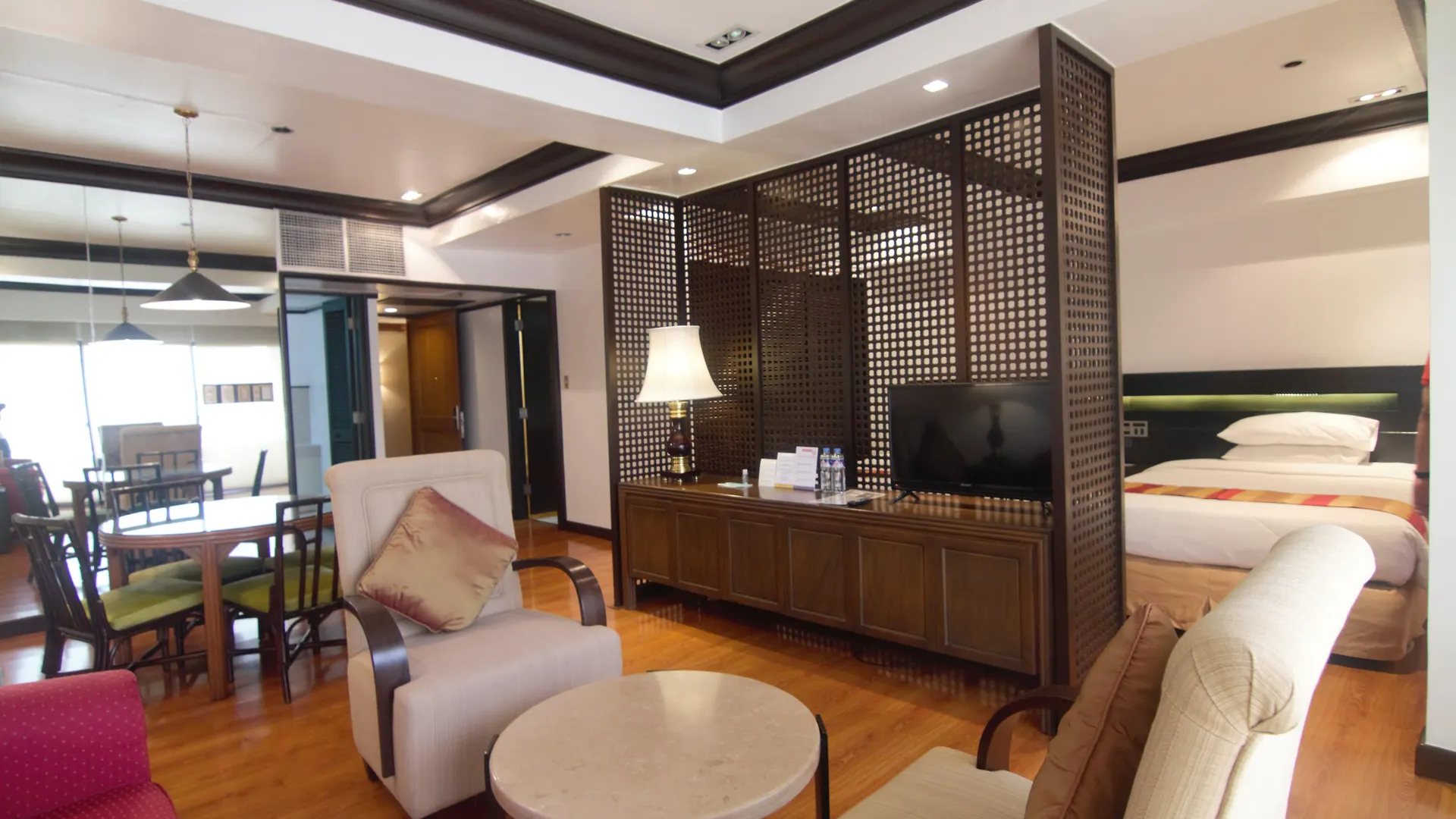 Century Park Hotel Manila 4*,