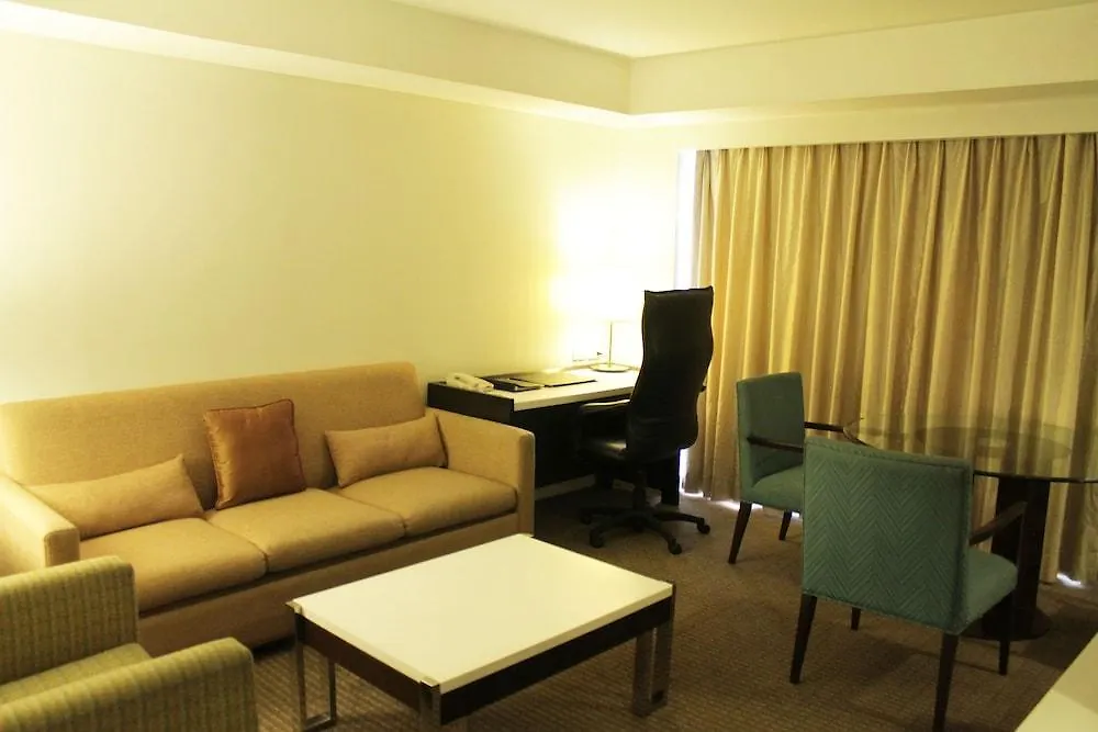 Century Park Hotel Manila 4*,